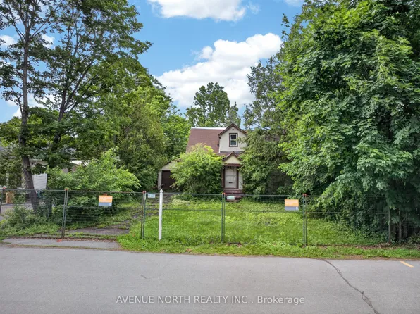 305 Mountbatten Ave, Ottawa, ON K1H 5W2