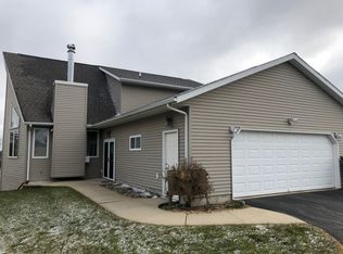 7695 E Winneshiek Rd, Ridott, IL 61067