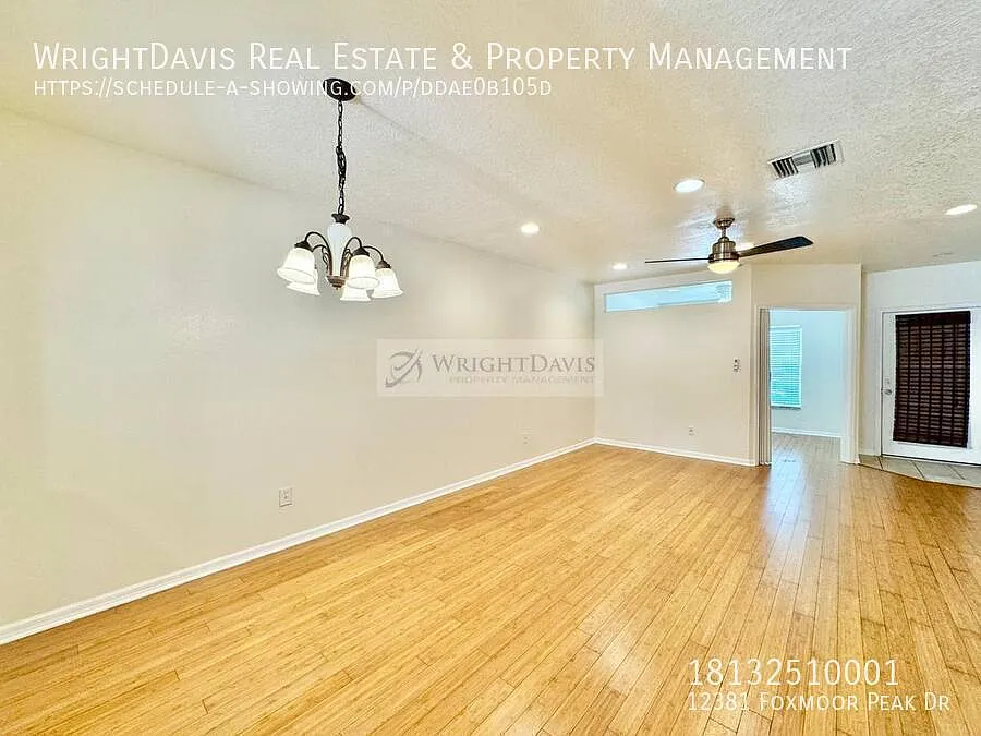 2 bed, 2.5 bath, 1390 sqft, $1,600 — Photo 4