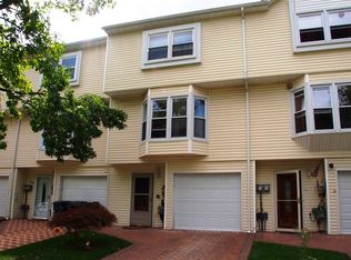 576 Dongan Hills Ave, Staten Island, NY 10305