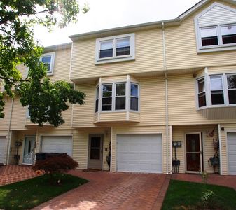 576 Dongan Hills Ave, Staten Island, NY, 10305