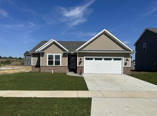 712 Cates Dr, Mahomet, IL 61853