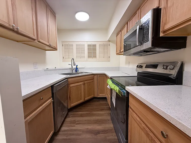 2630 Torrey Pines Rd #E21 — Photo 13