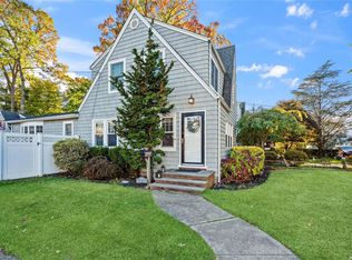 35 Brookside Ave, Merrick, NY 11566