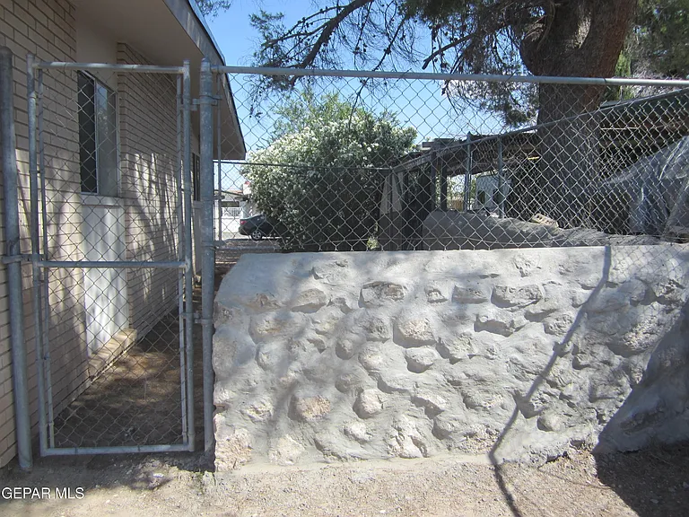 305 Corvena Way — Photo 31