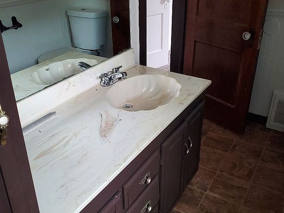 3rd image of 290 Marseilles Ave