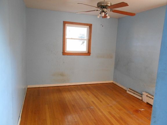 4th image of 14305 S Dearborn St