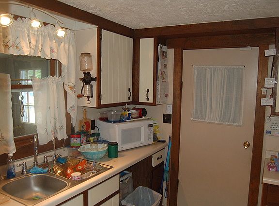 2nd image of 701 S 1st St