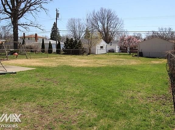 5th image of 23012 Brookdale Blvd