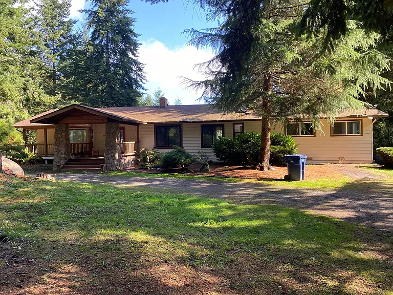 557 Waynes Ridge Cir — Photo 2