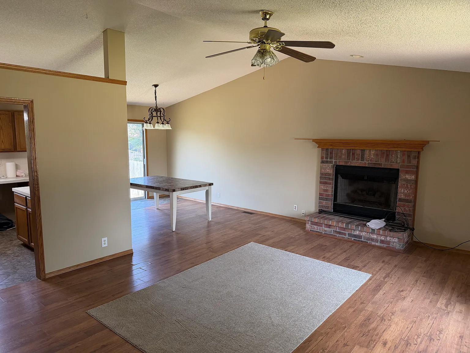 3 bed, 2312 sqft, $1,750 — Photo 2
