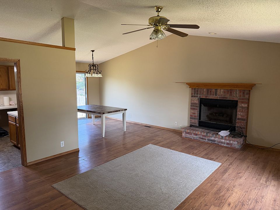 2nd image of 4909 S Custer Cir