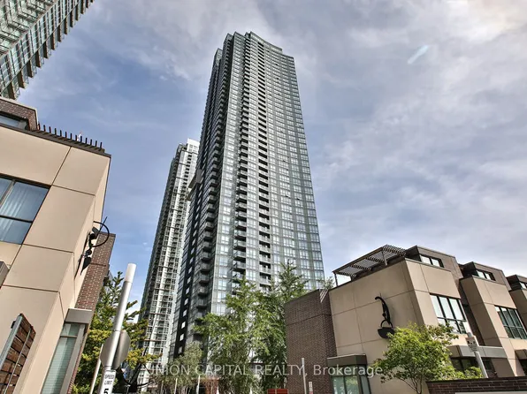 11 Brunel Ct #2809, Toronto, ON M5V 3Y3