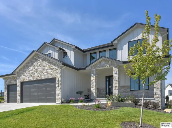 3902 S 211th St, Omaha, NE 68022