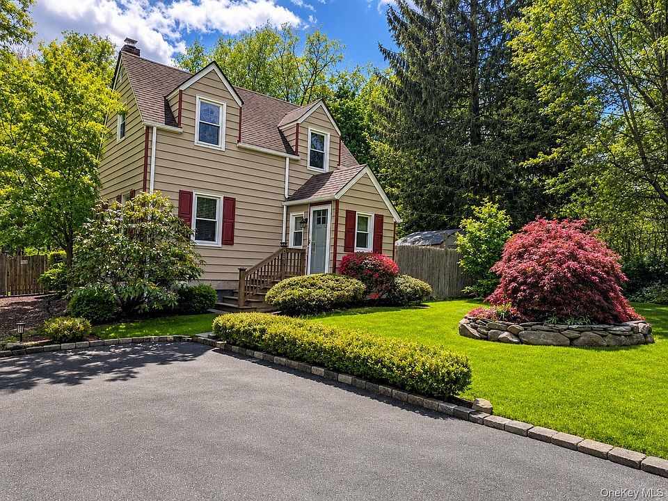 1st image of 468 W Clarkstown Road