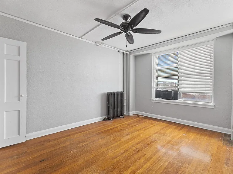 Piccadilly Apartments — Photo 26