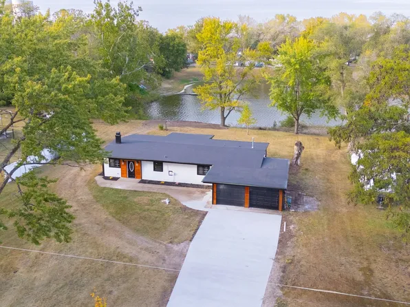 5650 SE 68th Pl, Carlisle, IA 50047