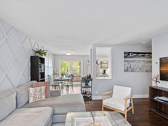 4th image of 1635 Herrin Ave