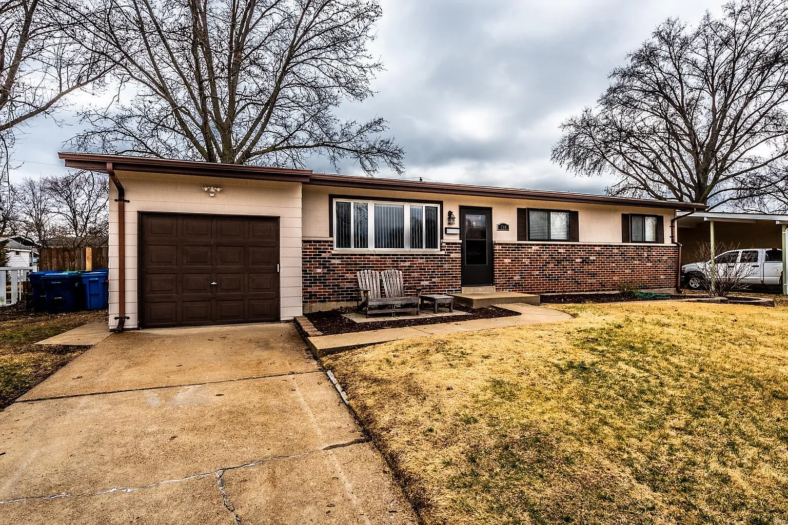 710 Redwing Dr photo 1