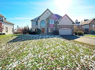 333 Pheasant Hill Dr, North Aurora, IL 60542