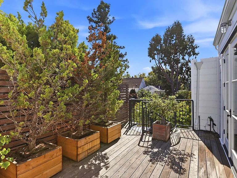 2570 Folsom St — Photo 20