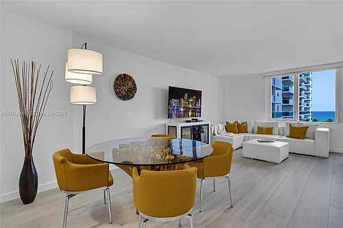 2301 Collins Ave Photo 1
