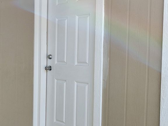 3rd image of 520 Cascade Dr #B