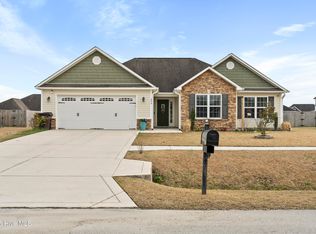 404 Pewter Ct, Jacksonville, NC 28546