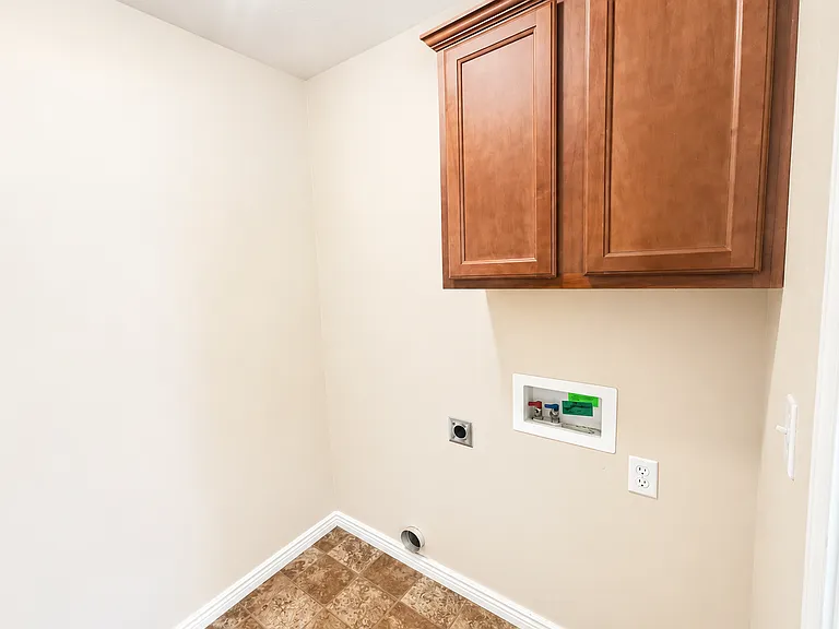316 Jeannie Way — Photo 2