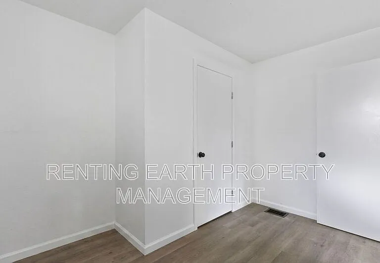 9835 Winkler Dr — Photo 13
