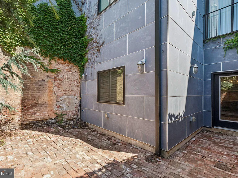 2028 E Fletcher St #1 — Photo 31