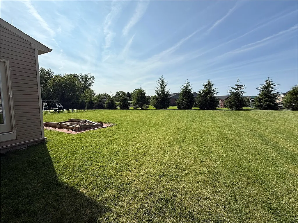 4 bed, 3.5 bath, 2344 sqft, $3,750 — Photo 2