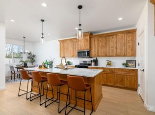 8860 W Snow Wolf Dr, Star, ID 83669