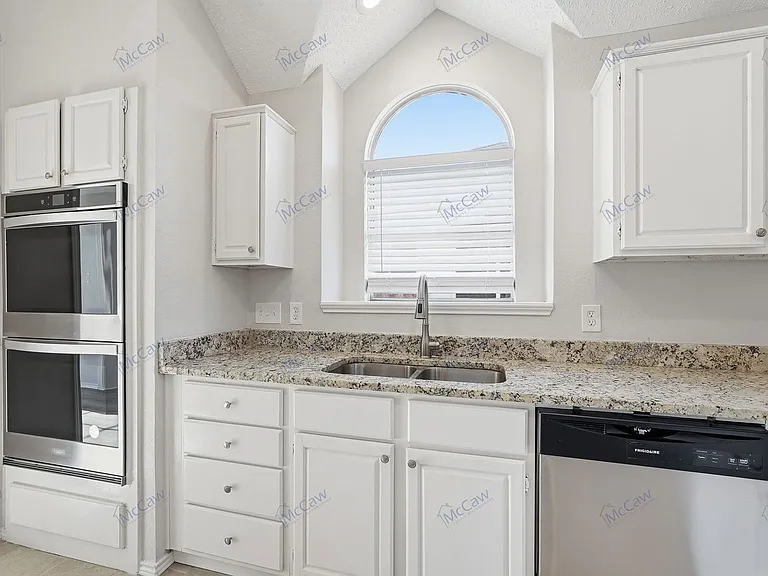 2314 Stillwater Dr — Photo 10