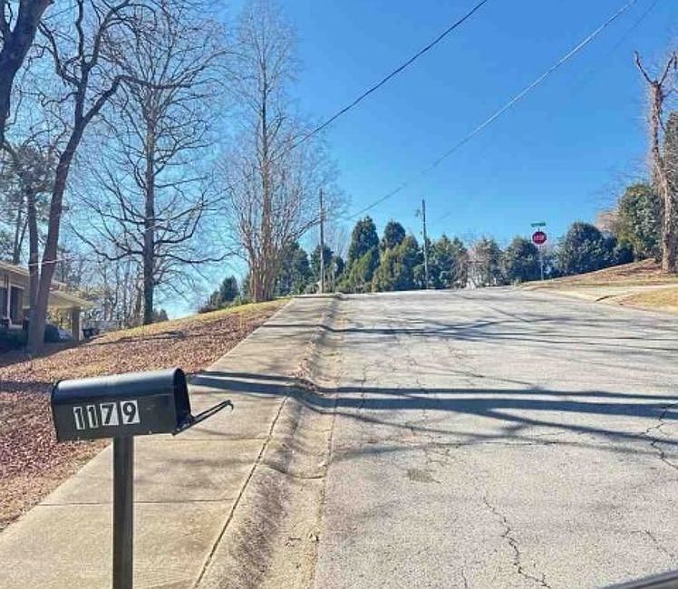 Exterior Neighborhood (street photo)