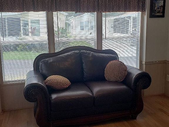 4th image of 820 Owl Ln