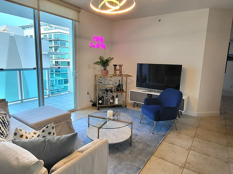 1723 SW 2nd Ave #1007 — Photo 3