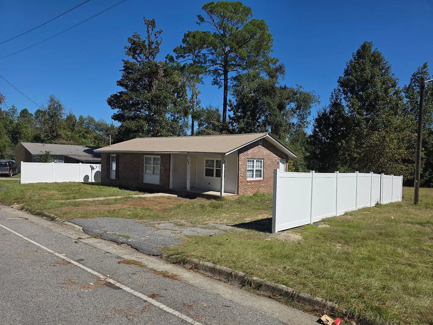 3 Bed 2 Bath Brick House — Photo 1