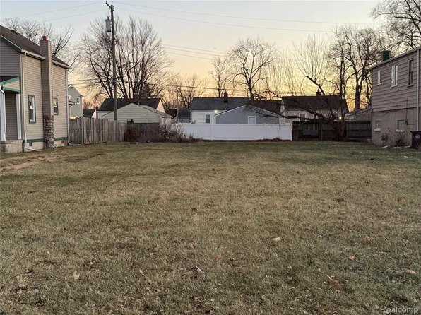 13905 Brest St, Southgate, MI 48195