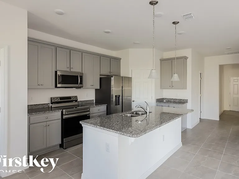 414 Reina Way — Photo 8