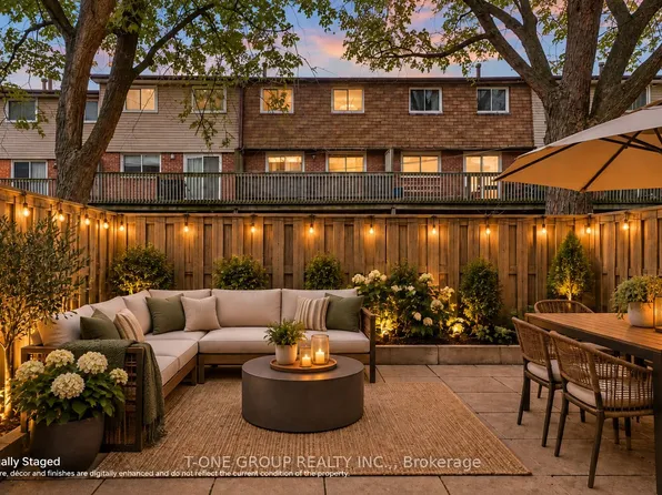 3025 Cedarglen Gate #75, Mississauga, ON L5C 2V7