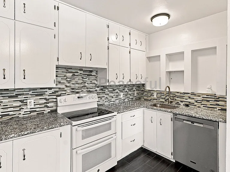 1363 S 1300 E — Photo 17
