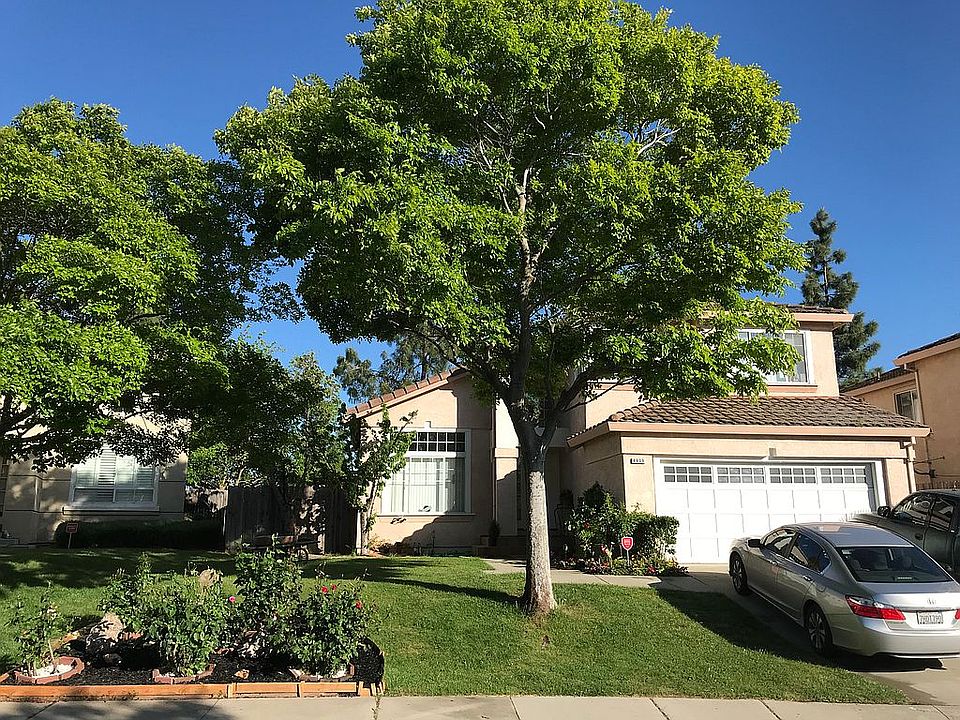 Beautiful 3 bedroom 3 Bath 