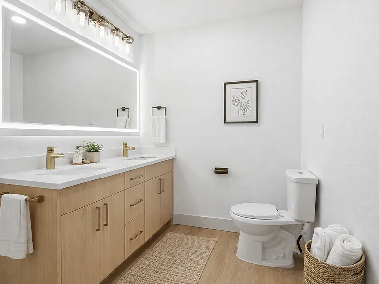 437 NE Fargo St #1 — Photo 11