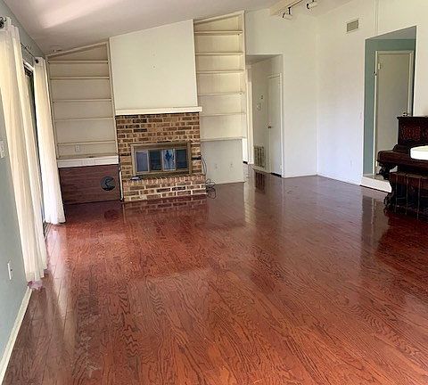 4th image of 1103 S Paisano Dr