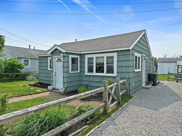 22 McArthur Ln, Marshfield, MA 02050