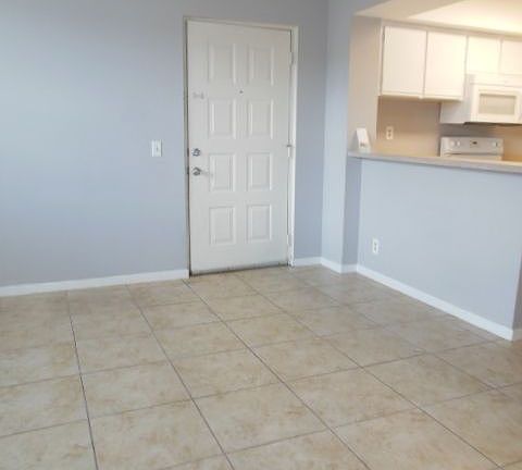 4th image of 738 Executive Center Dr APT 21
