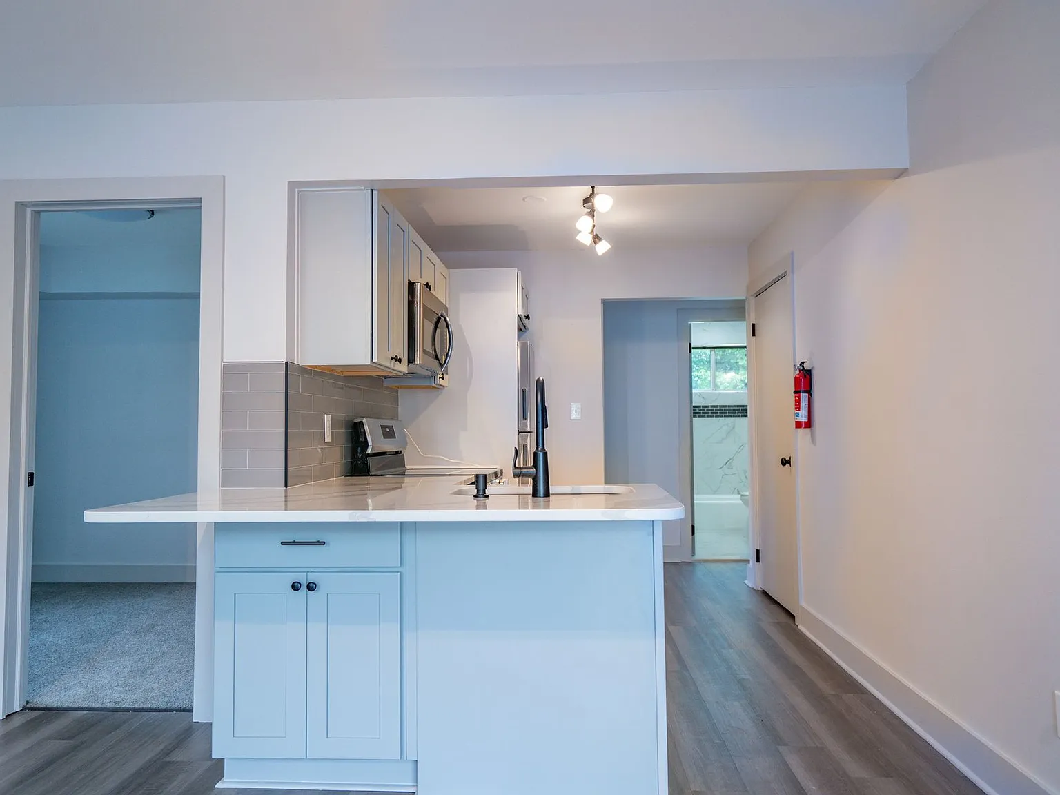 West Gate Apartments — Photo 4