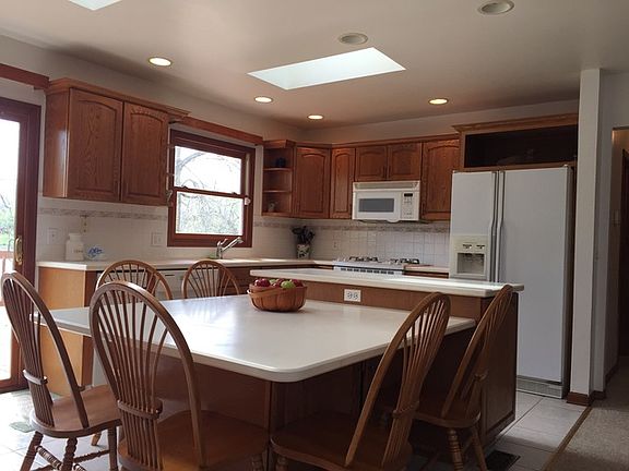 4th image of 376 Hiawatha Dr