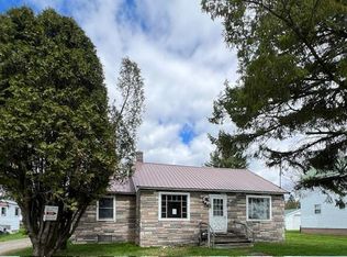 82 W Hatfield St, Massena, NY 13662